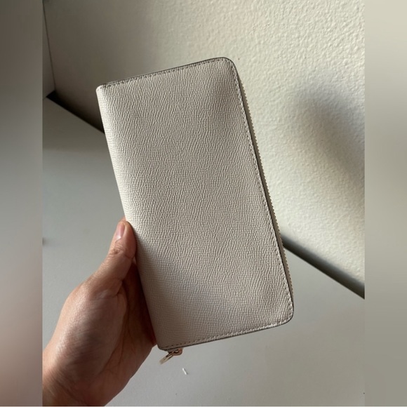 COACH EUC ZIPPERED WALLET - Picture 2 of 4